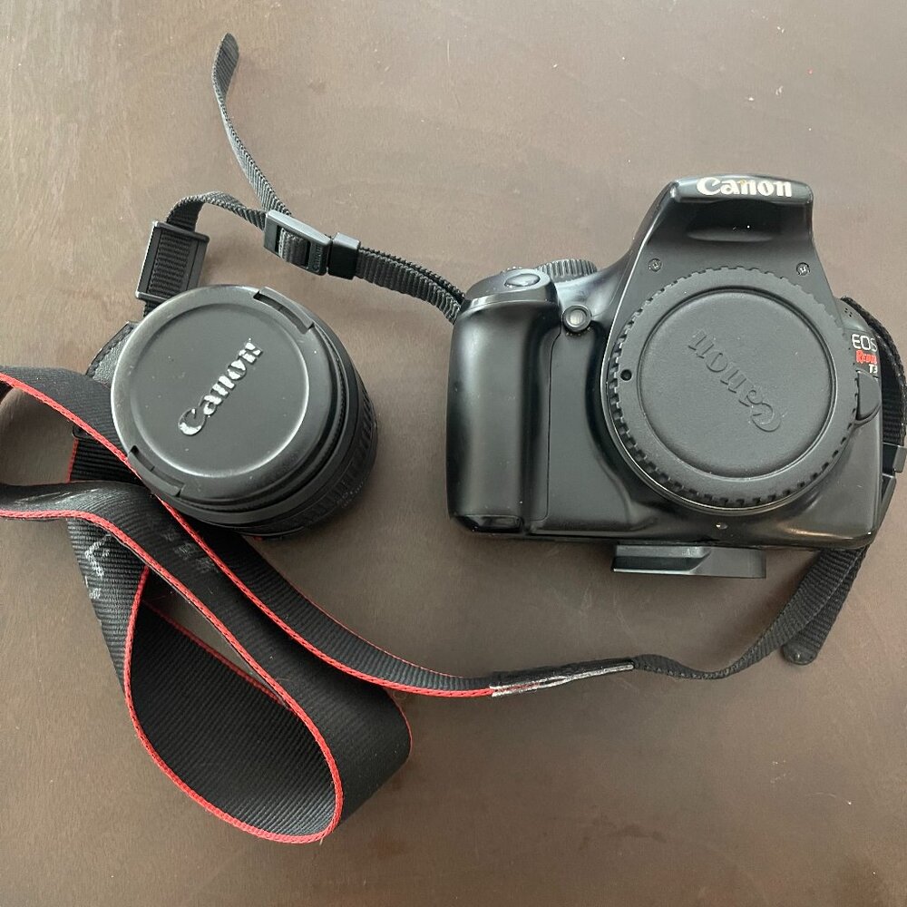 Canon Eos Rebel t3 dslr camera (Charger, Battery & Bag Included) (2011 Model)